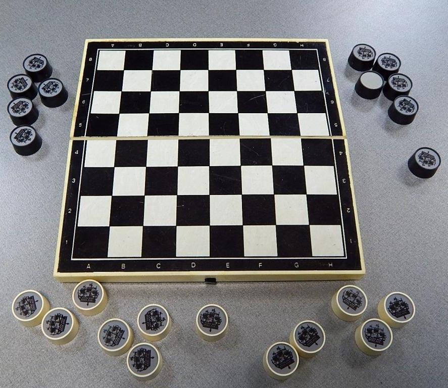 Игра в шашки одной шашкой