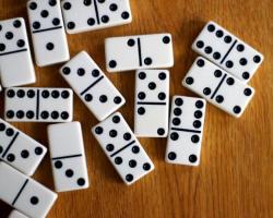 ¿Cuántas fichas hay en el dominó, o hagamos sonar los huesos?